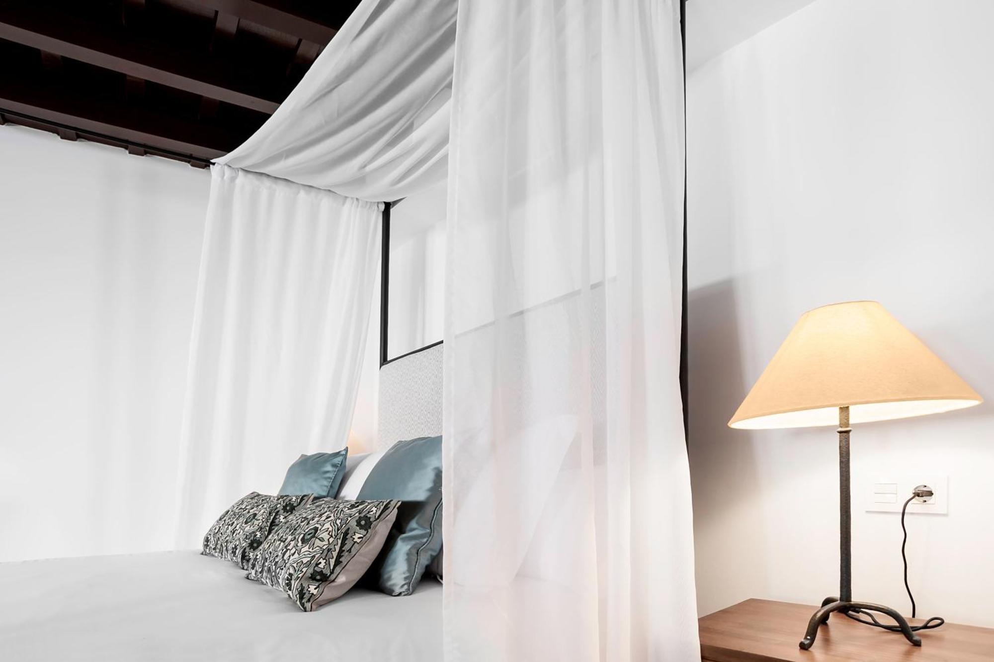 Hotel Mercader De Sedas 3*