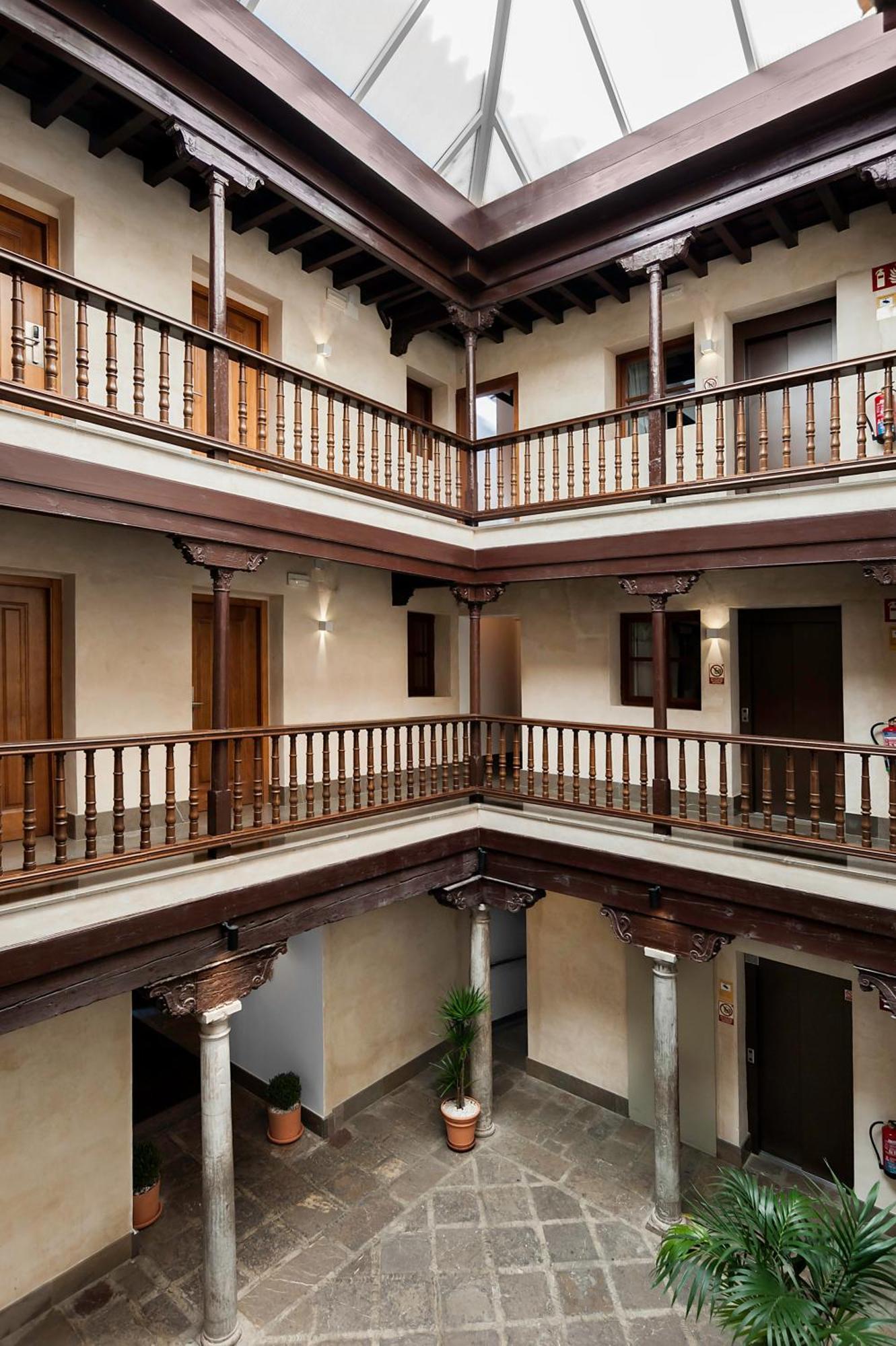 Mercader De Sedas Granada