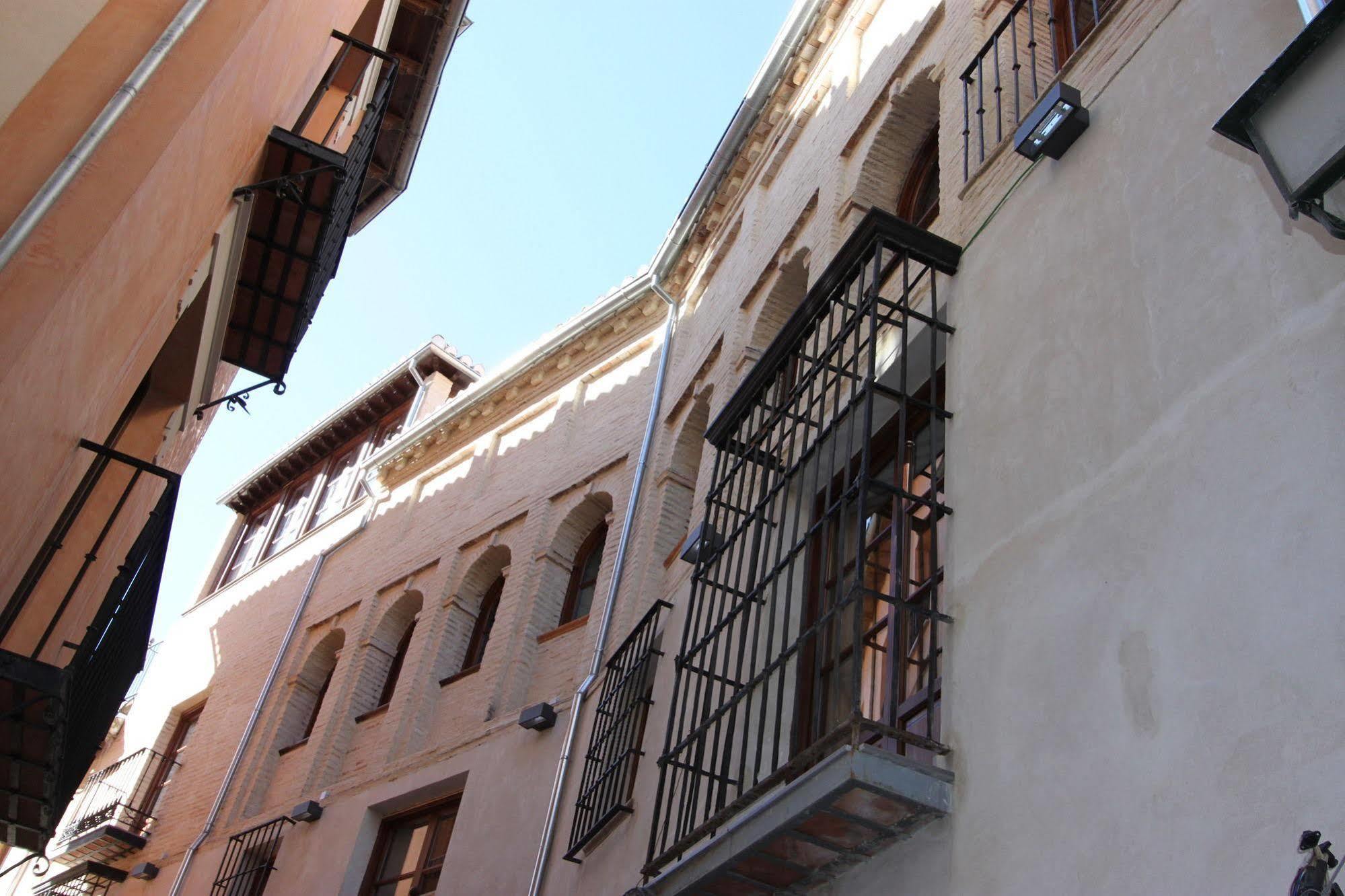 Mercader De Sedas 3*