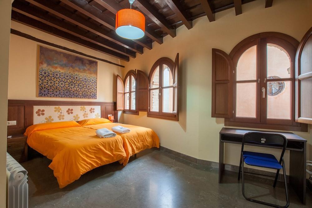 Mercader De Sedas Hotel 3*