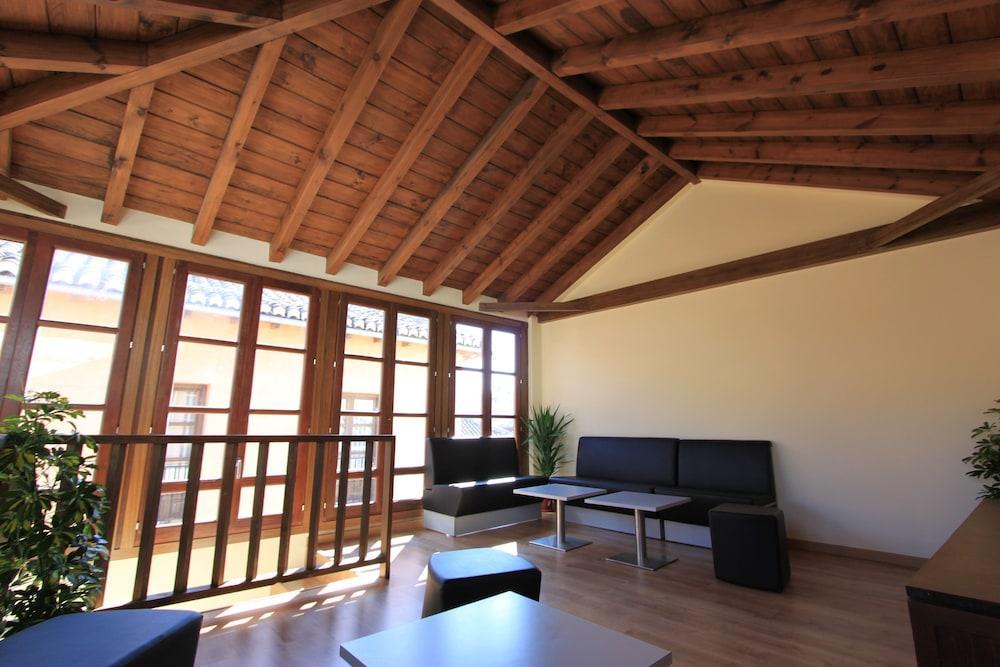 Mercader De Sedas Hotel 3*
