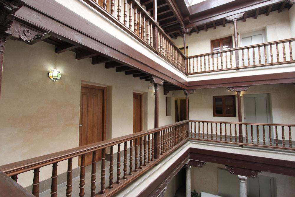 Mercader De Sedas