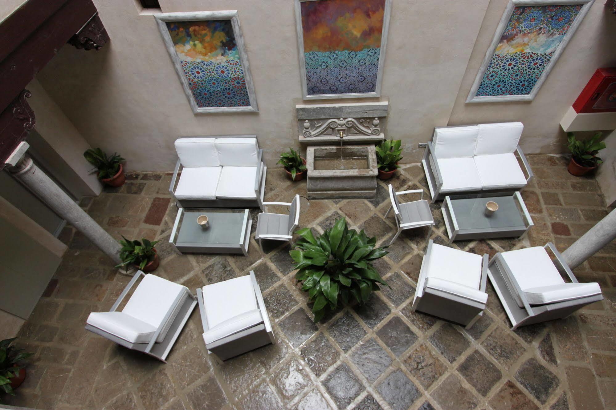 Mercader De Sedas Hotel 3*